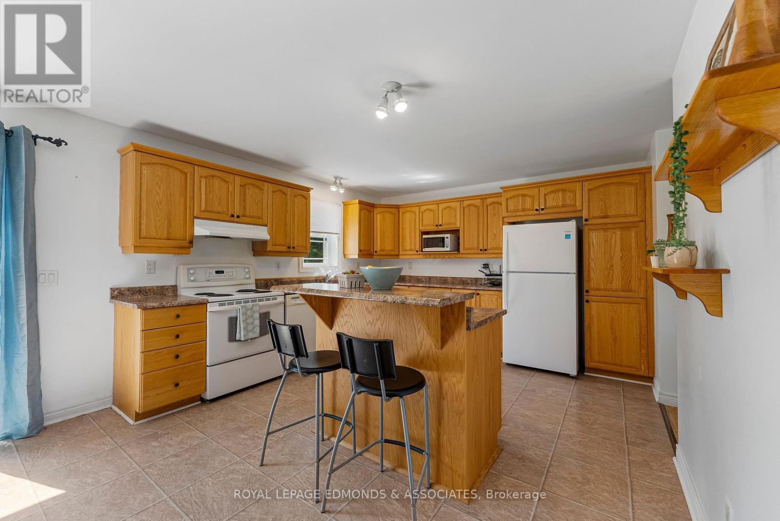 












2040 LOOKOUT ROAD

,
Whitewater Region,




Ontario
K0J2L0

