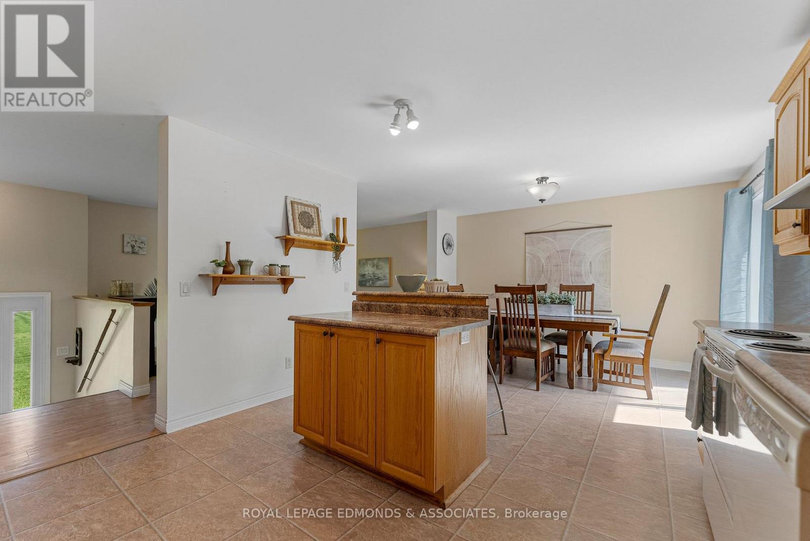 












2040 LOOKOUT ROAD

,
Whitewater Region,




Ontario
K0J2L0

