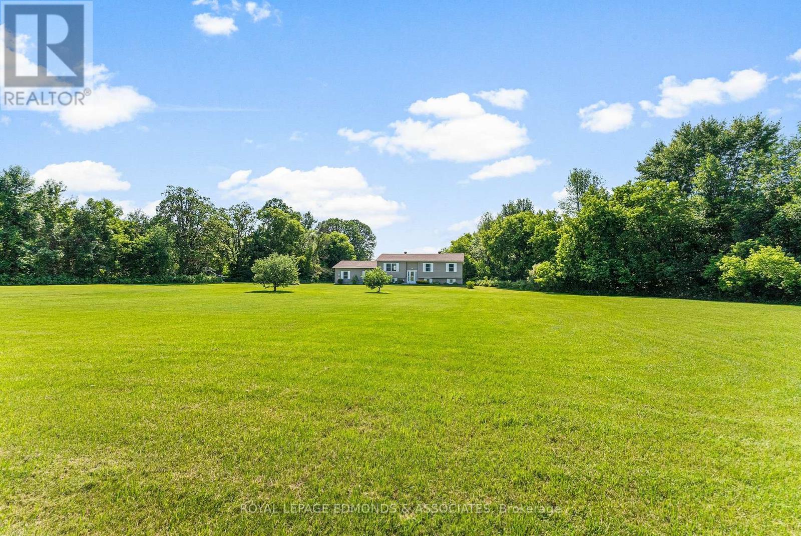 












2040 LOOKOUT ROAD

,
Whitewater Region,




Ontario
K0J2L0

