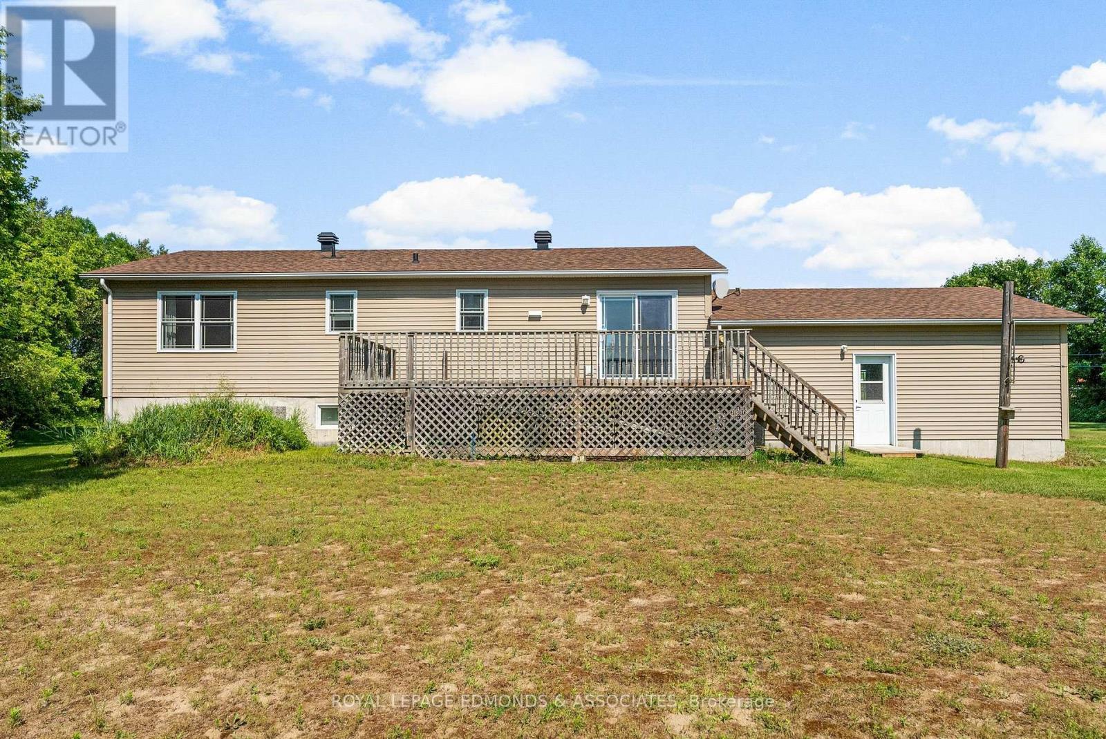 












2040 LOOKOUT ROAD

,
Whitewater Region,




Ontario
K0J2L0

