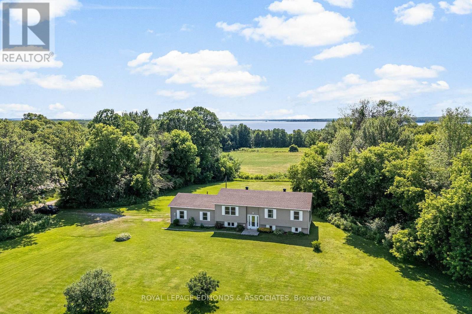 












2040 LOOKOUT ROAD

,
Whitewater Region,




Ontario
K0J2L0

