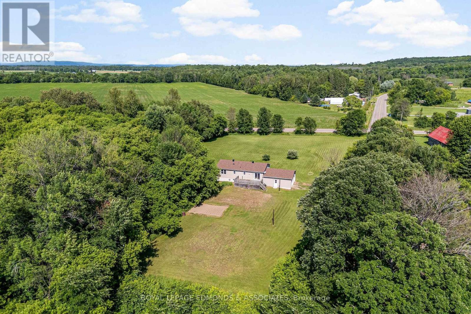 












2040 LOOKOUT ROAD

,
Whitewater Region,




Ontario
K0J2L0

