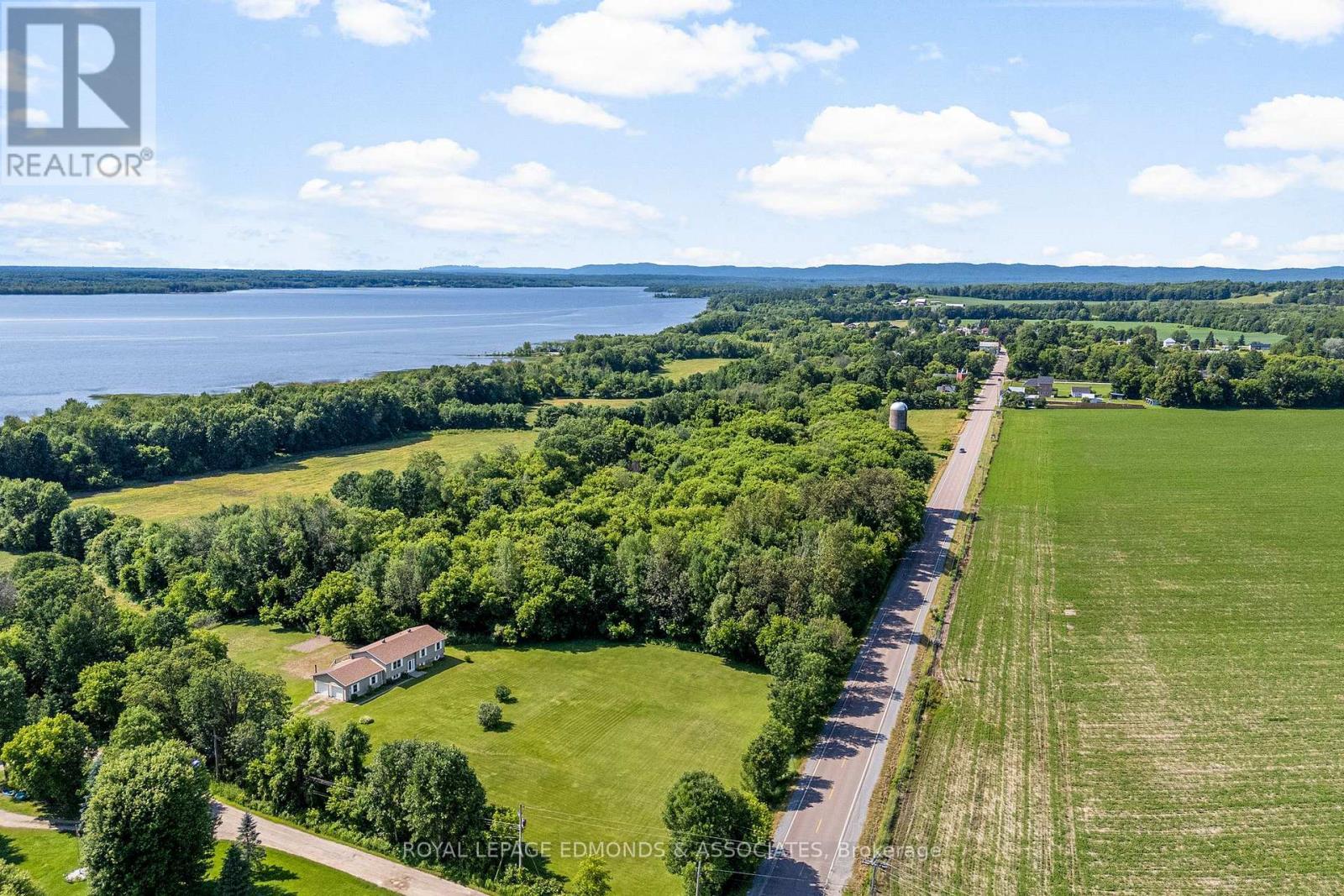 












2040 LOOKOUT ROAD

,
Whitewater Region,




Ontario
K0J2L0

