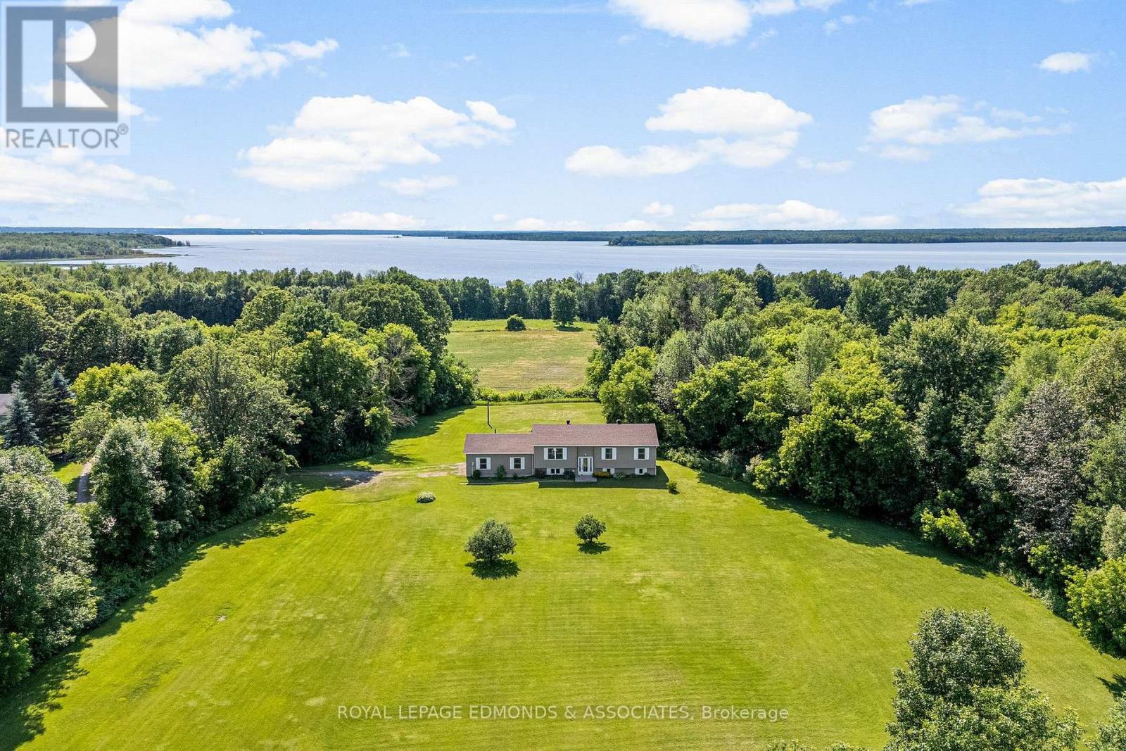 












2040 LOOKOUT ROAD

,
Whitewater Region,




Ontario
K0J2L0

