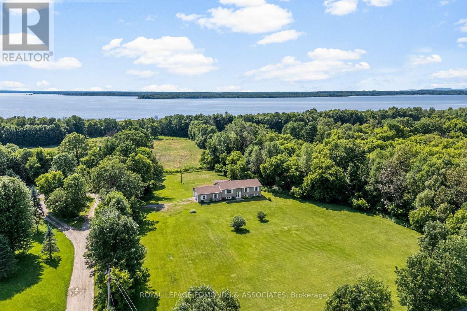 












2040 LOOKOUT ROAD

,
Whitewater Region,




Ontario
K0J2L0

