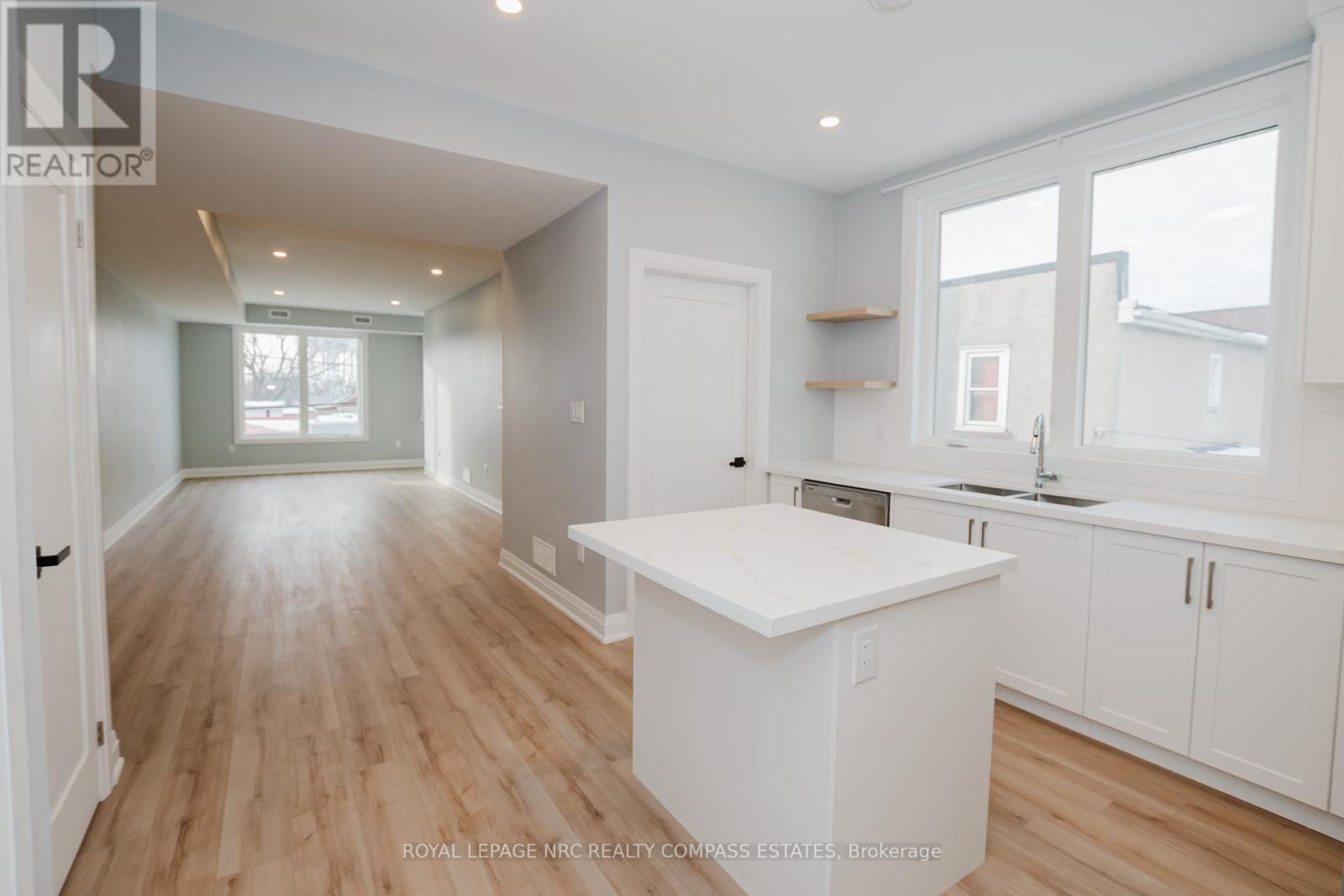 












101-105 SOUTHWORTH STREET N

,
Welland (Lincoln/Crowland),




Ontario
L3B1Y7

