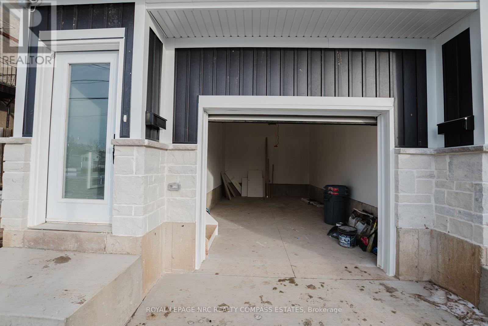 












101-105 SOUTHWORTH STREET N

,
Welland (Lincoln/Crowland),




Ontario
L3B1Y7

