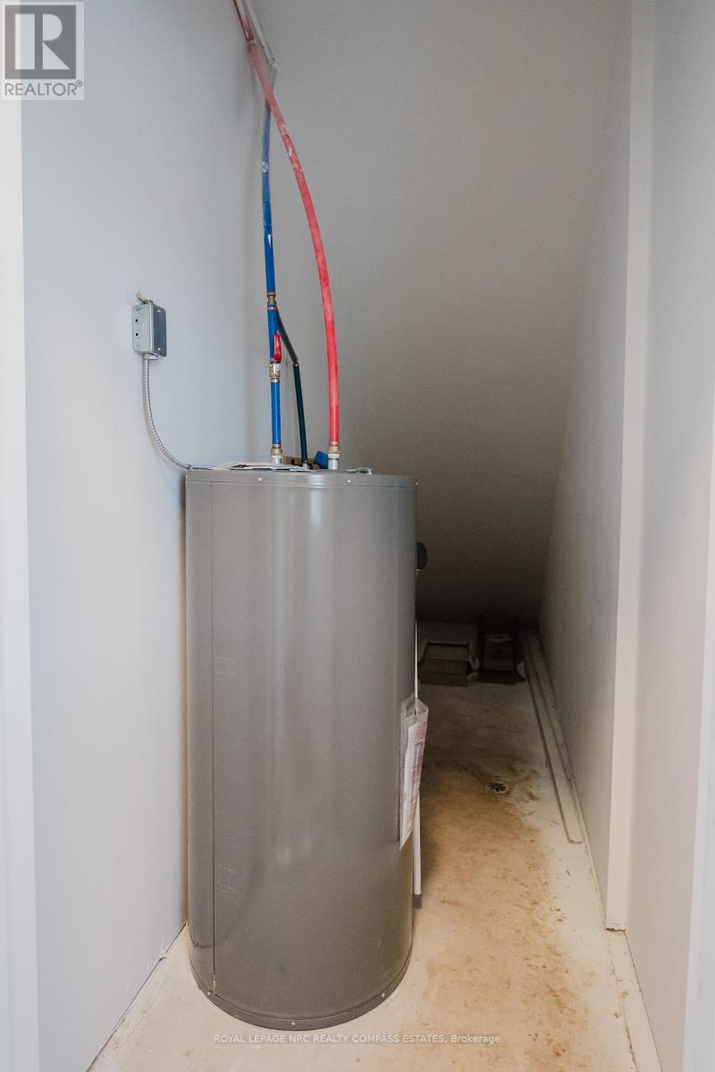 












101-105 SOUTHWORTH STREET N

,
Welland (Lincoln/Crowland),




Ontario
L3B1Y7

