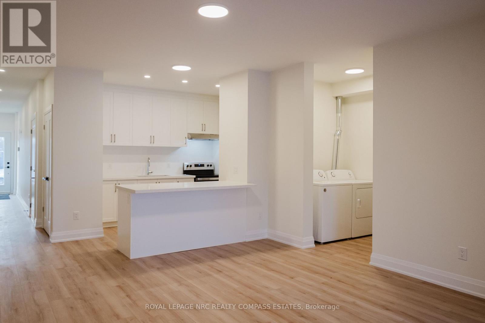 












101-105 SOUTHWORTH STREET N

,
Welland (Lincoln/Crowland),




Ontario
L3B1Y7

