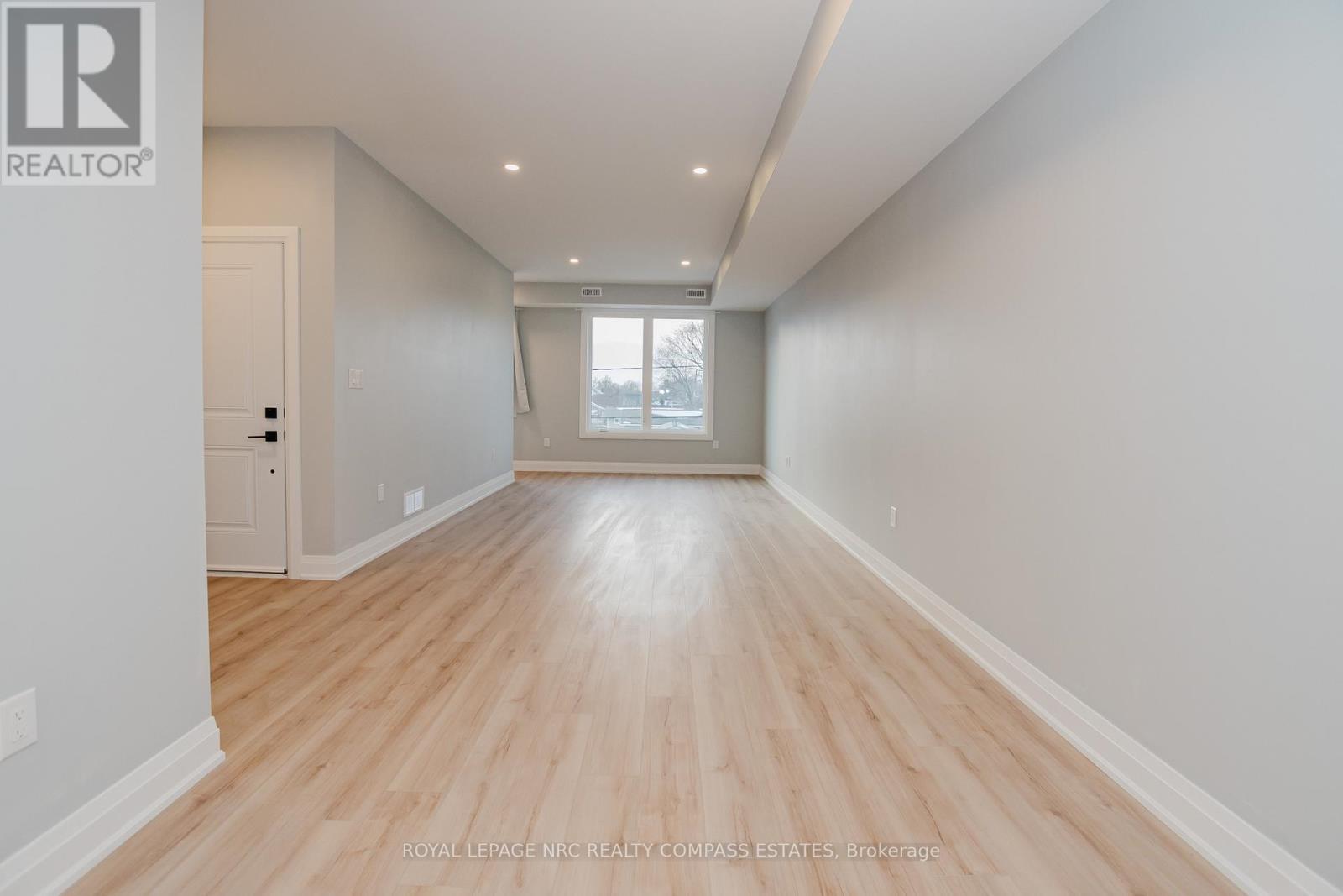 












101-105 SOUTHWORTH STREET N

,
Welland (Lincoln/Crowland),




Ontario
L3B1Y7

