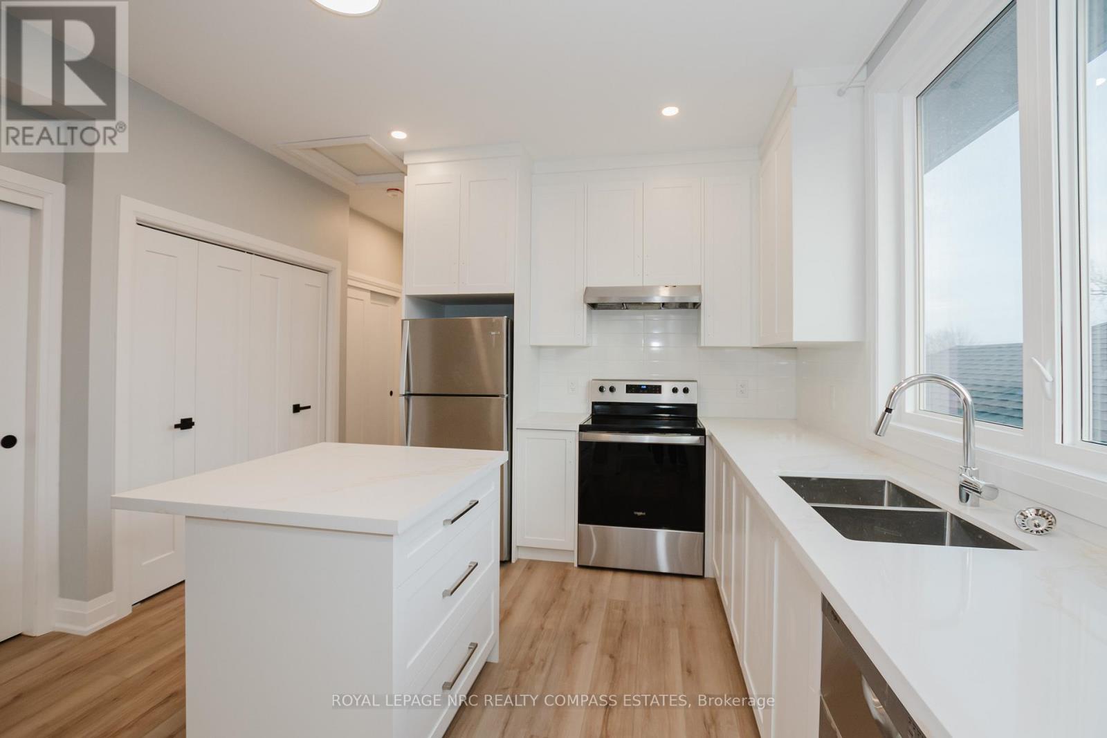 












101-105 SOUTHWORTH STREET N

,
Welland (Lincoln/Crowland),




Ontario
L3B1Y7

