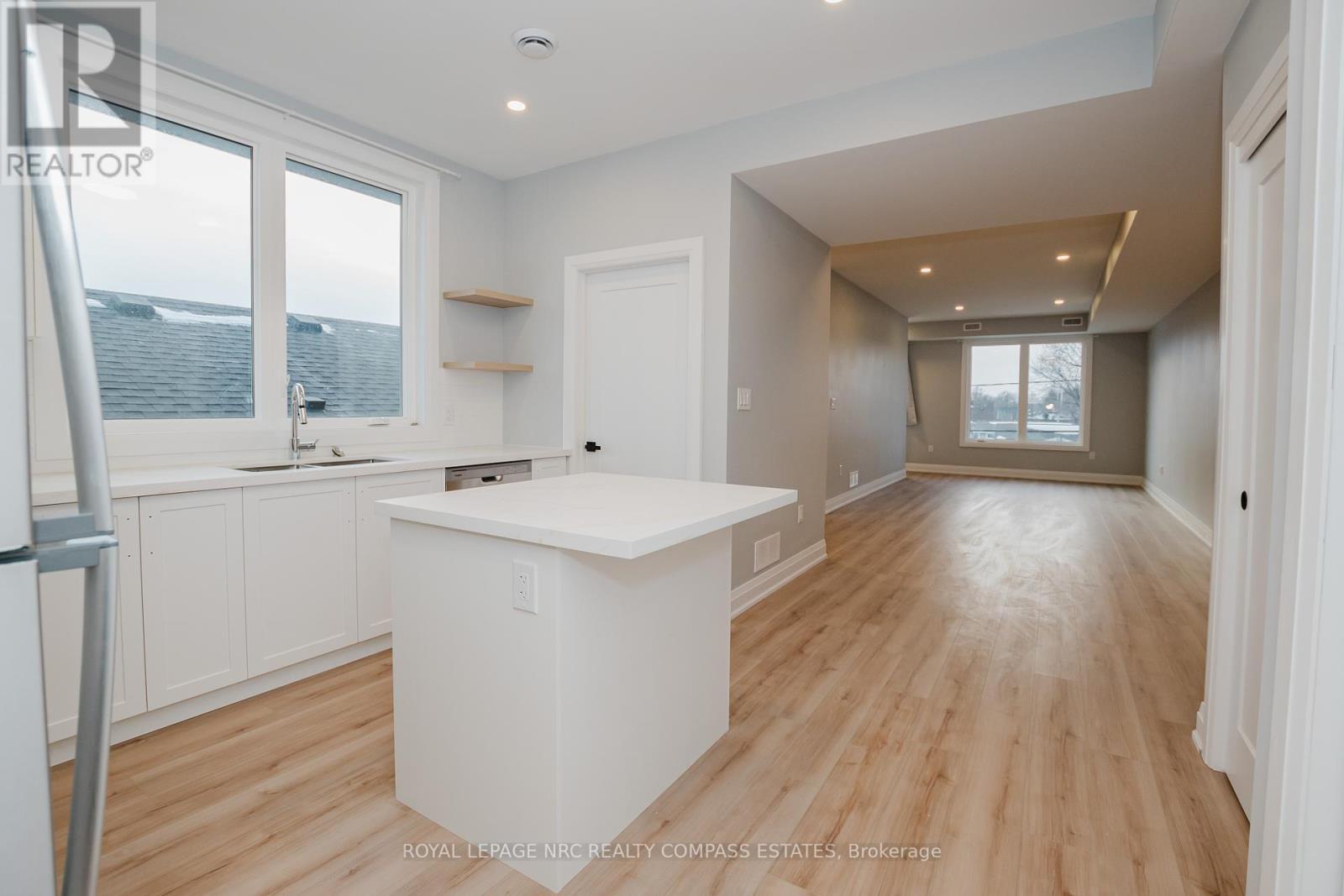 












101-105 SOUTHWORTH STREET N

,
Welland (Lincoln/Crowland),




Ontario
L3B1Y7

