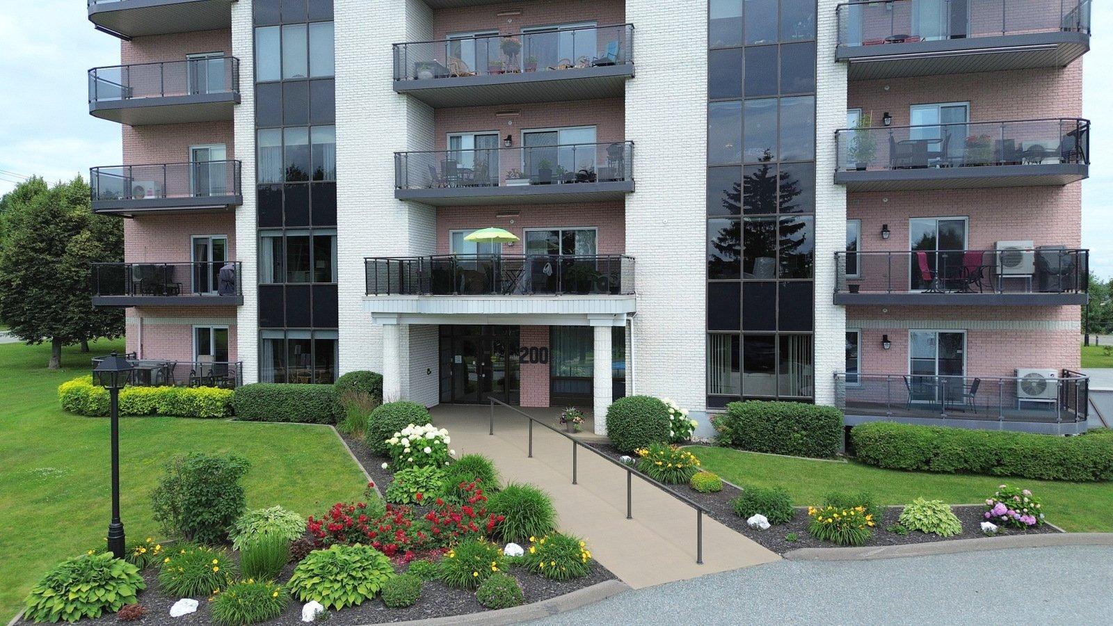 









200


Rue Don-Bosco N.

, 506,
Sherbrooke (Les Nations),




QC
J1L2E8

