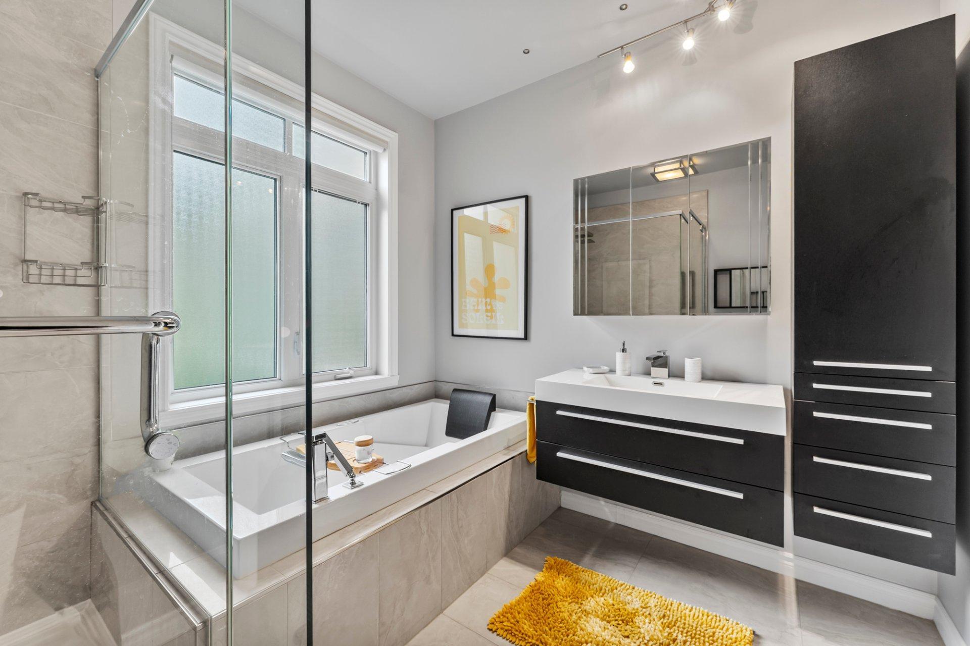 









310


Rue Cabana

, 15,
Magog,




QC
J1X2C3

