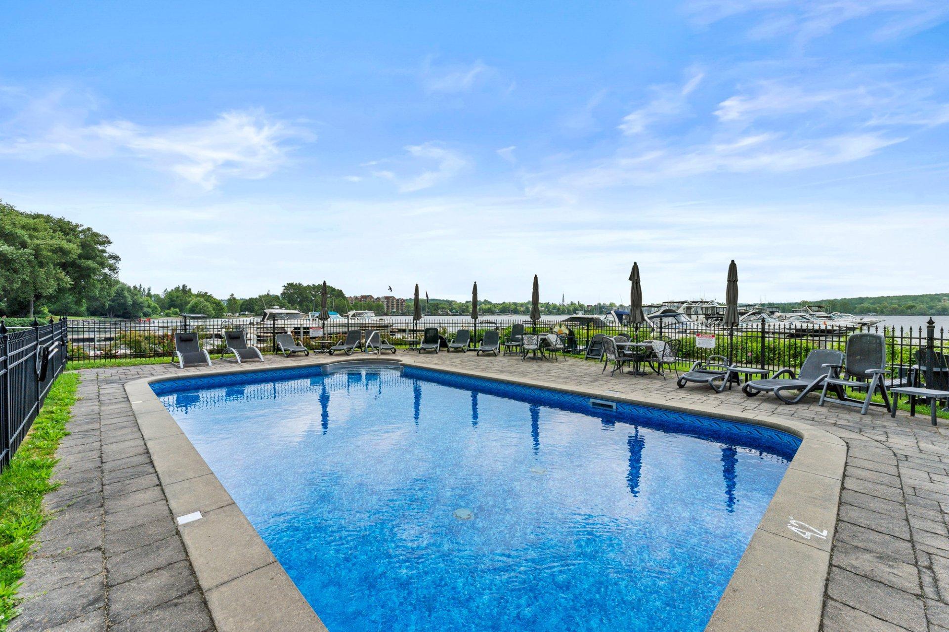 









310


Rue Cabana

, 15,
Magog,




QC
J1X2C3

