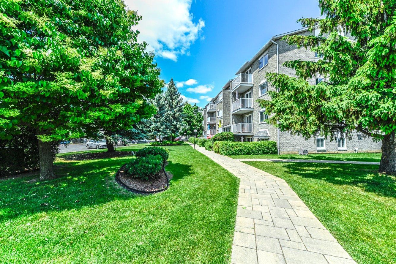 









1729


Rue Kirouac

, 4,
Longueuil (Le Vieux-Longueuil),




QC
J4G1T1

