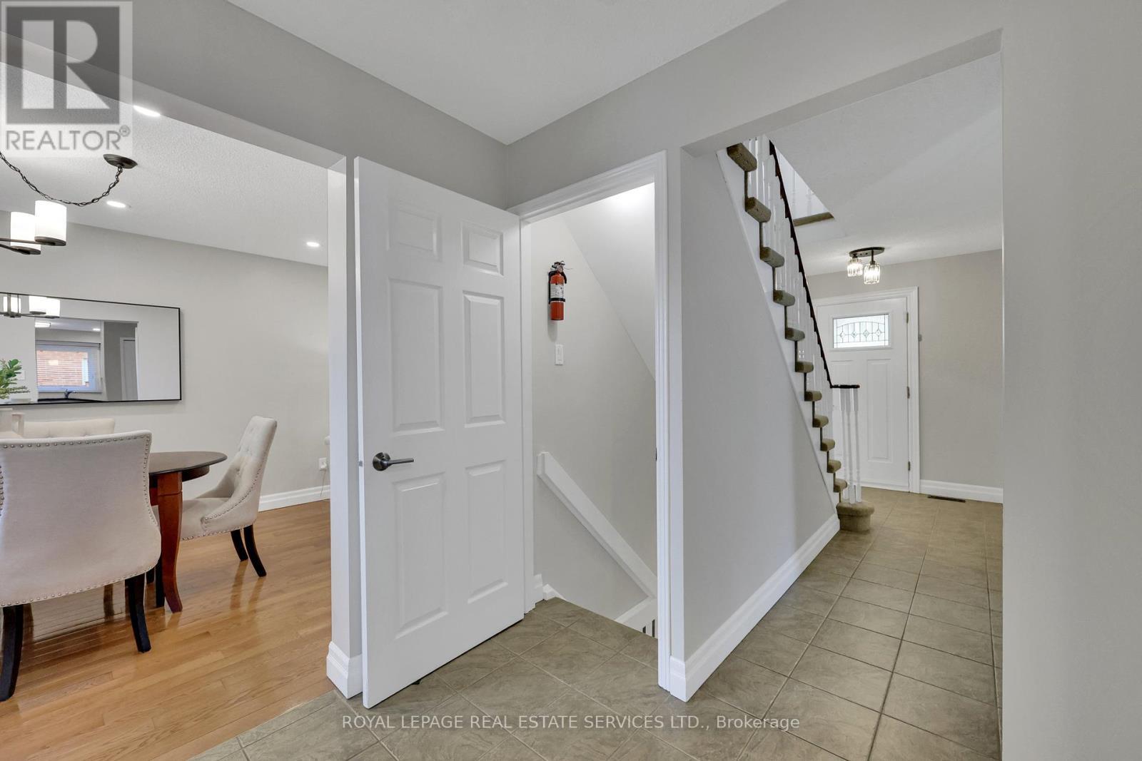 












1062 GLENBROOK AVENUE

,
Oakville,




Ontario
L6H4A3

