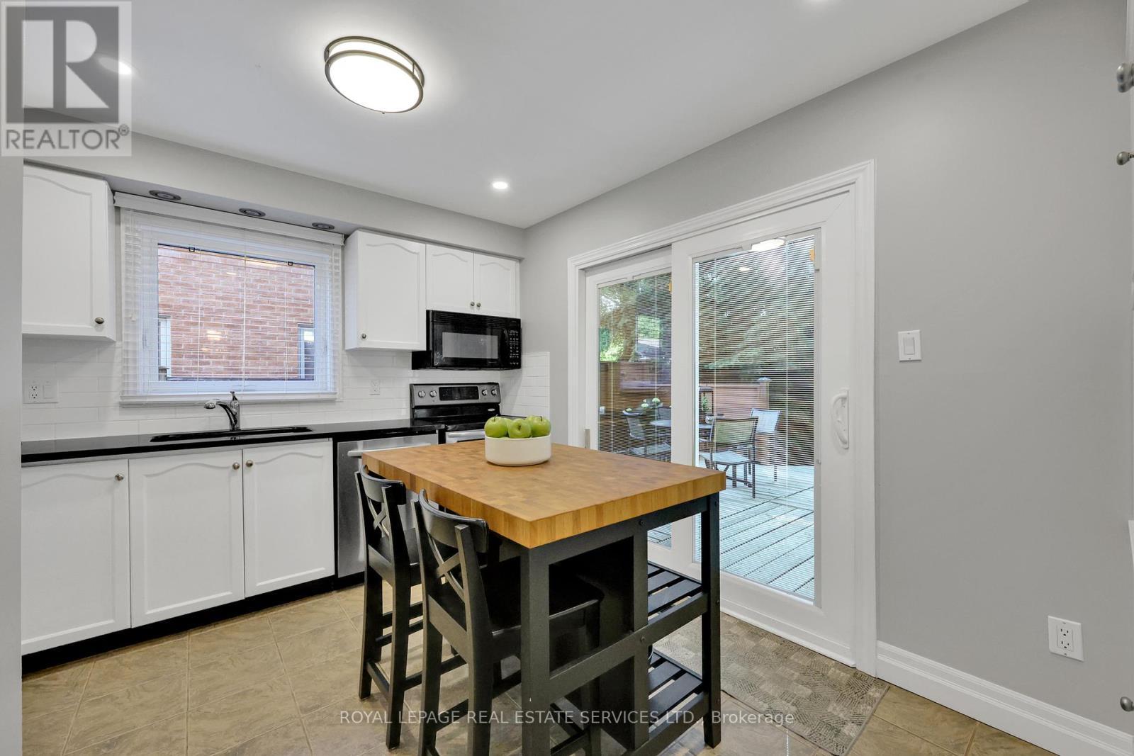 












1062 GLENBROOK AVENUE

,
Oakville,




Ontario
L6H4A3

