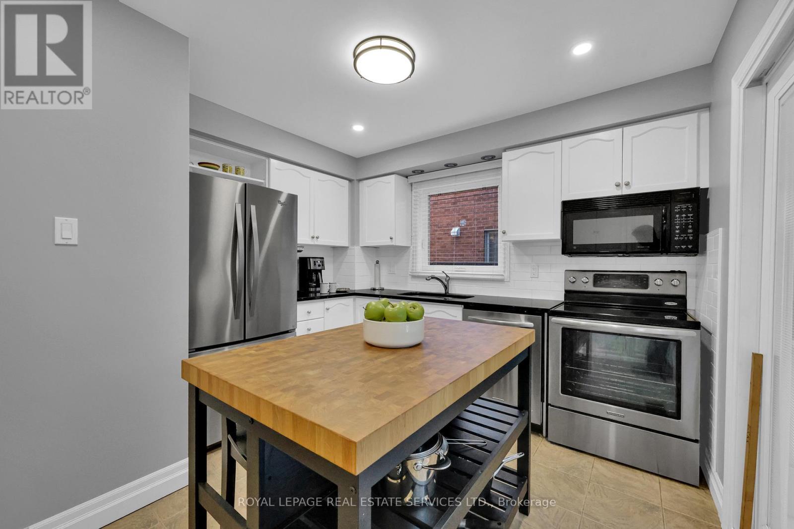 












1062 GLENBROOK AVENUE

,
Oakville,




Ontario
L6H4A3

