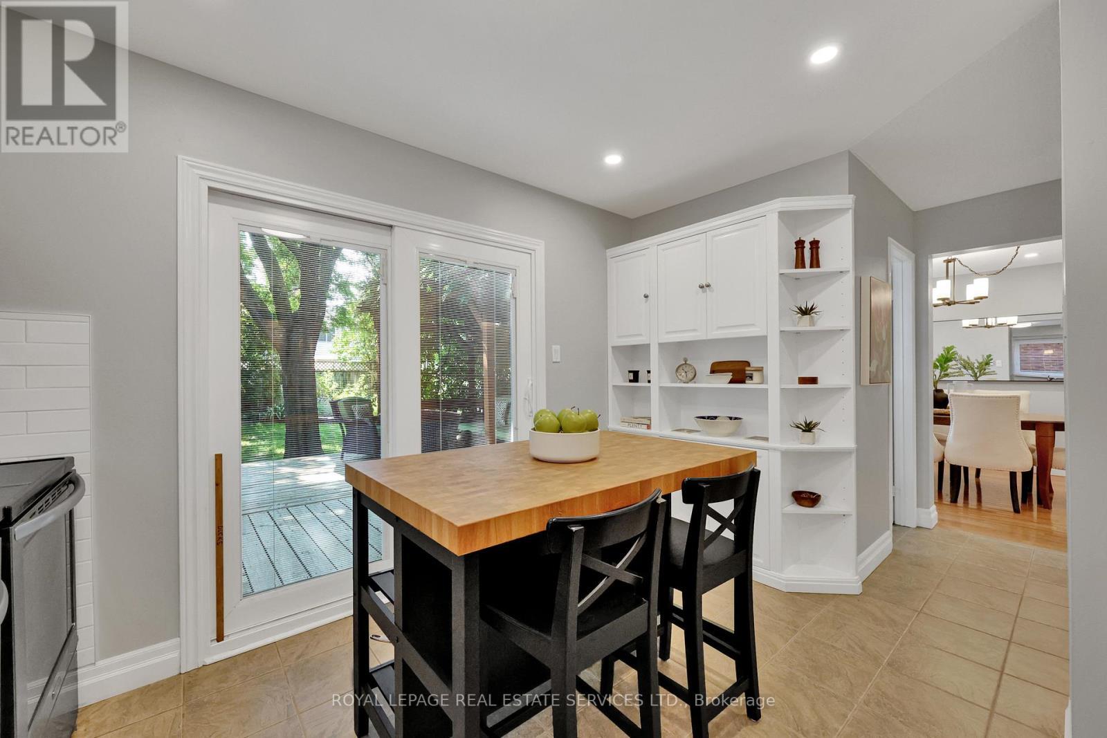 












1062 GLENBROOK AVENUE

,
Oakville,




Ontario
L6H4A3

