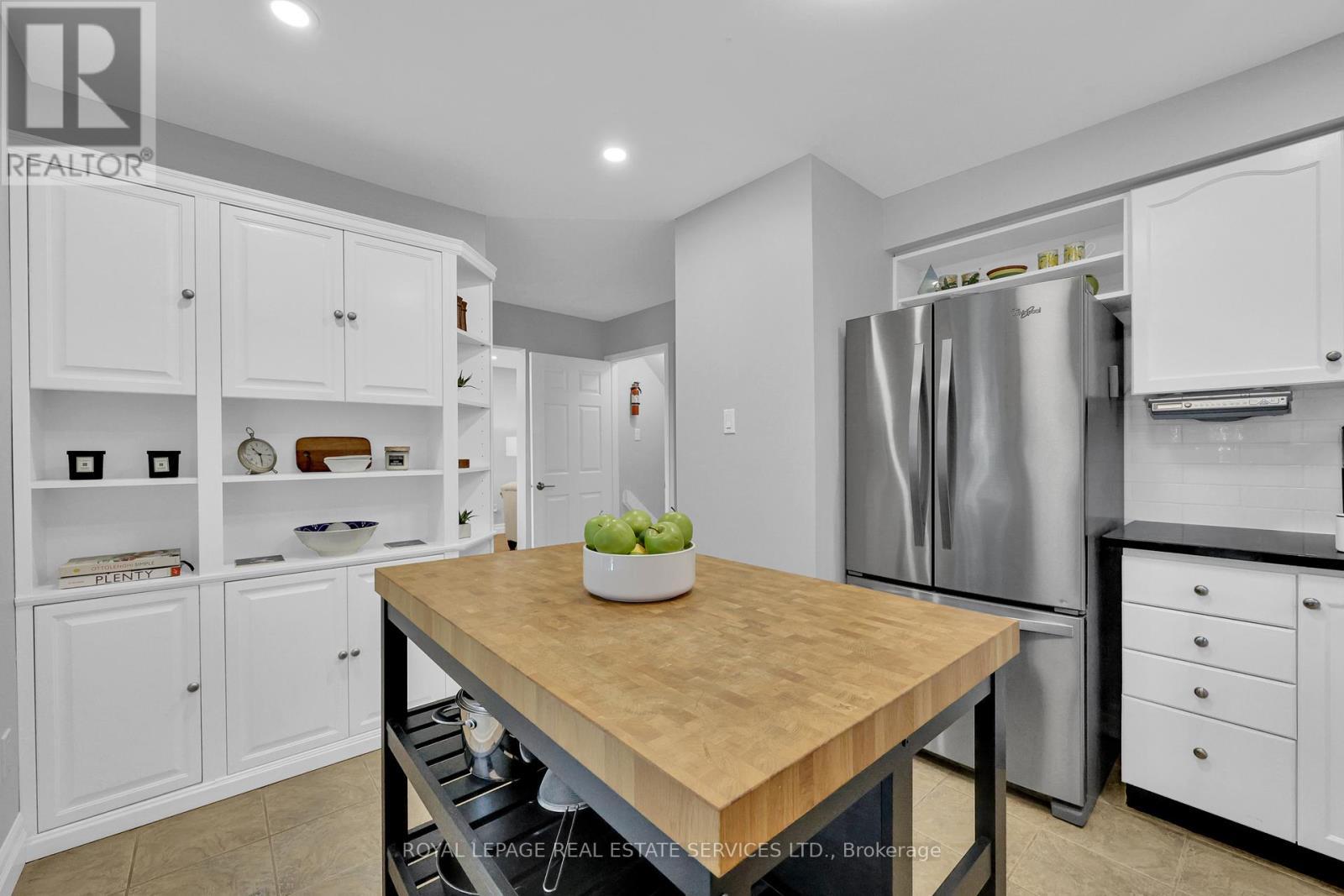 












1062 GLENBROOK AVENUE

,
Oakville,




Ontario
L6H4A3

