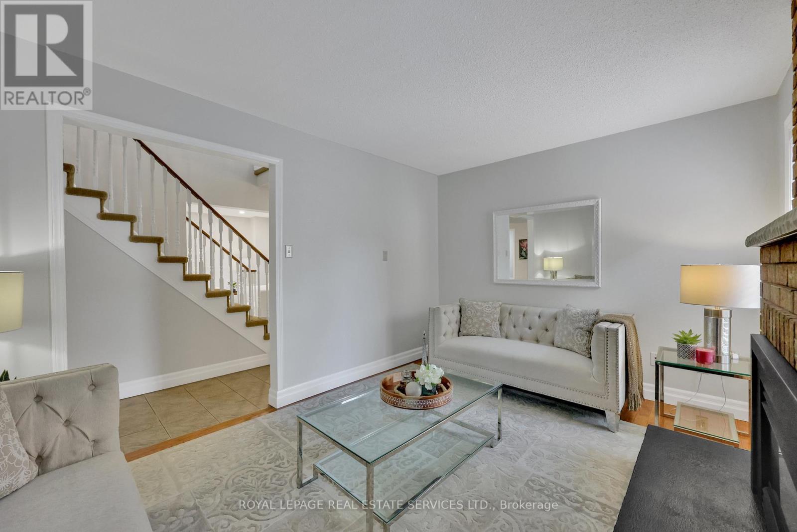 












1062 GLENBROOK AVENUE

,
Oakville,




Ontario
L6H4A3

