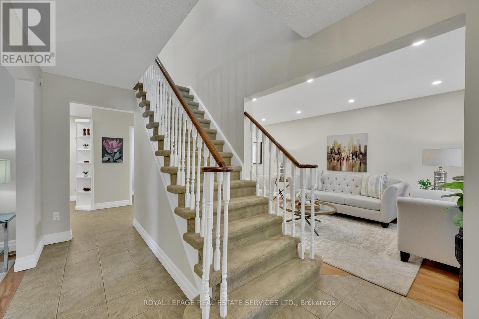 












1062 GLENBROOK AVENUE

,
Oakville,




Ontario
L6H4A3

