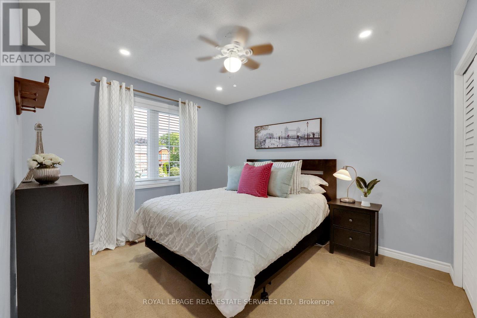 












1062 GLENBROOK AVENUE

,
Oakville,




Ontario
L6H4A3

