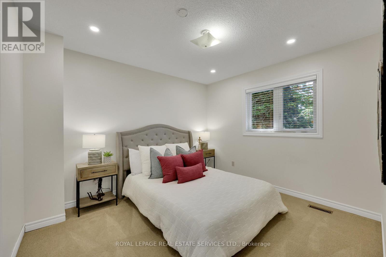 












1062 GLENBROOK AVENUE

,
Oakville,




Ontario
L6H4A3

