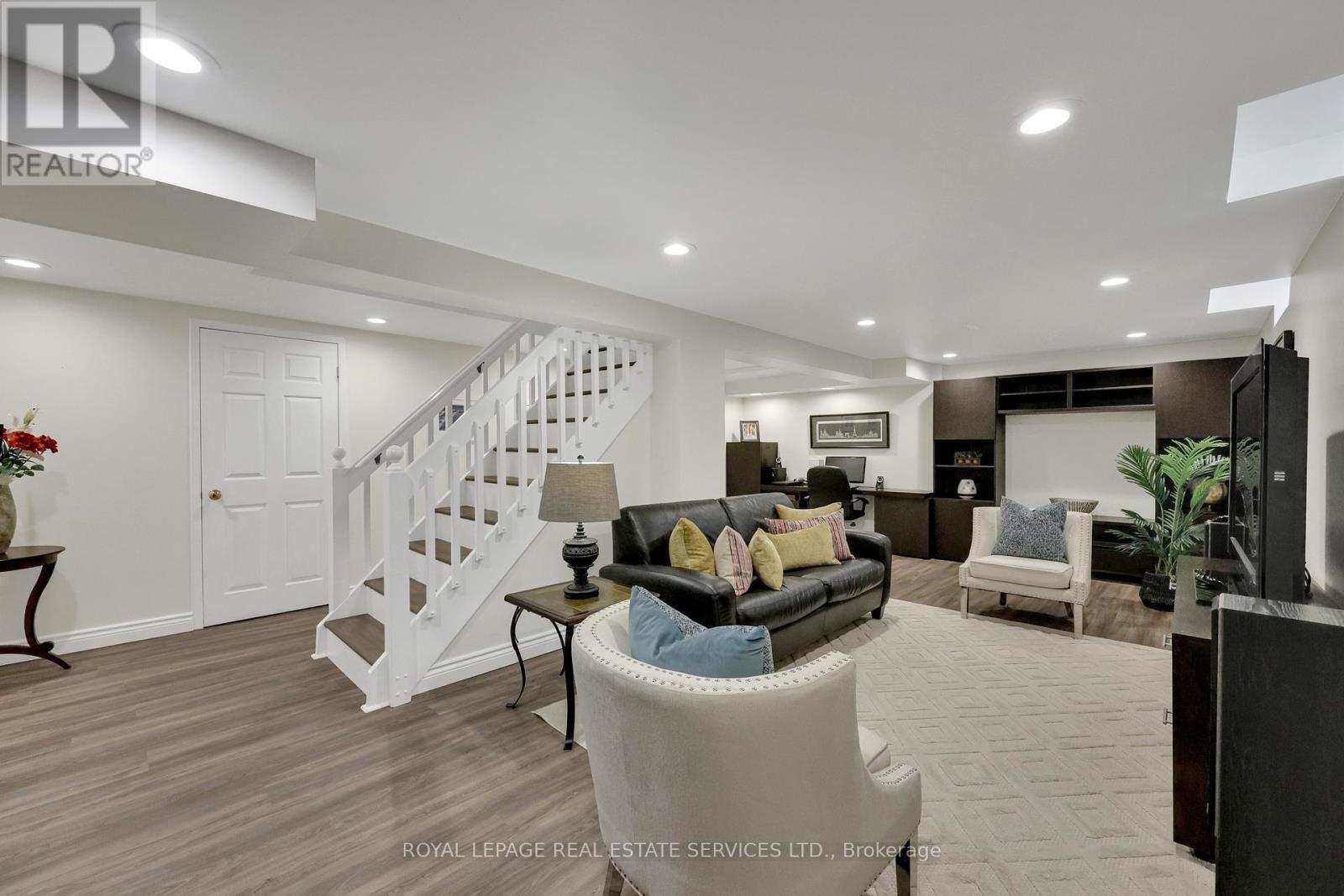 












1062 GLENBROOK AVENUE

,
Oakville,




Ontario
L6H4A3


