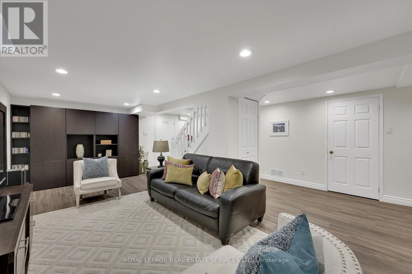 












1062 GLENBROOK AVENUE

,
Oakville,




Ontario
L6H4A3

