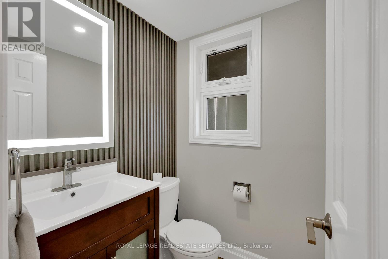 












1062 GLENBROOK AVENUE

,
Oakville,




Ontario
L6H4A3

