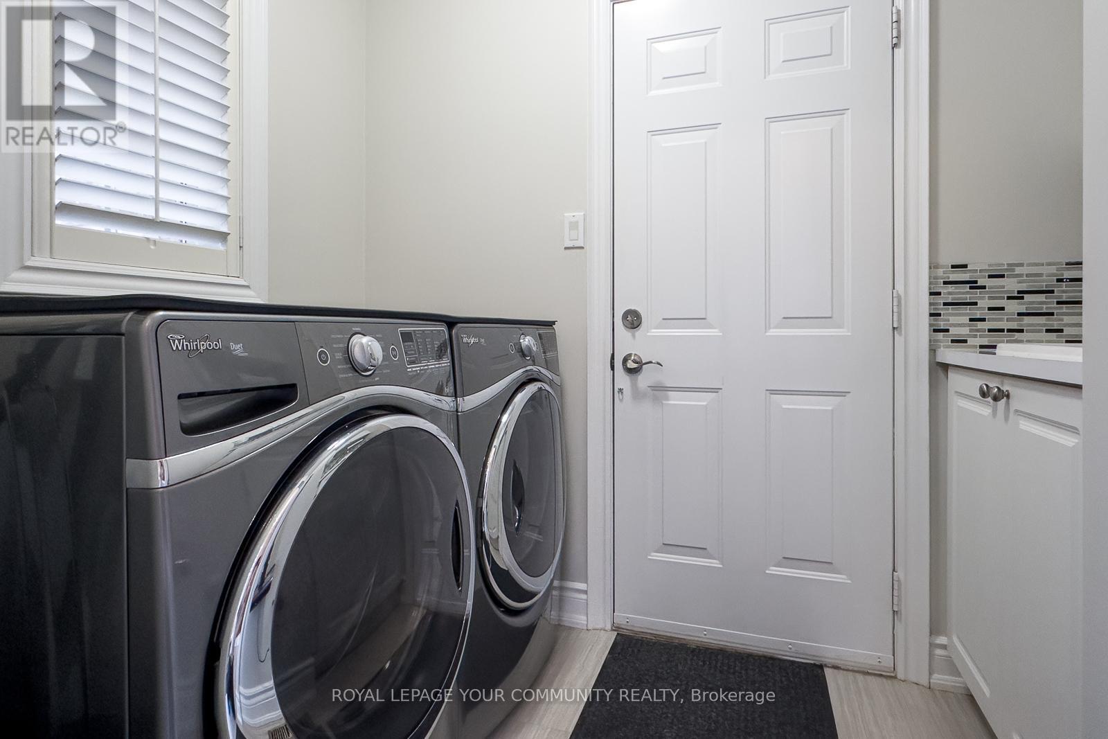 












56 - 59 STONECLIFFE CRESCENT

,
Aurora,




Ontario
L4G7Z7

