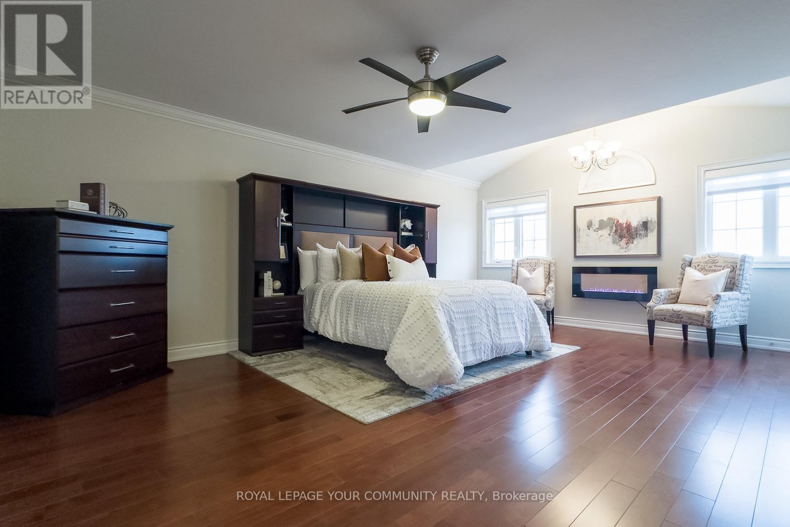 












56 - 59 STONECLIFFE CRESCENT

,
Aurora,




Ontario
L4G7Z7

