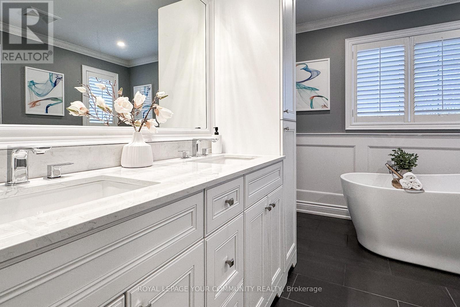 












56 - 59 STONECLIFFE CRESCENT

,
Aurora,




Ontario
L4G7Z7


