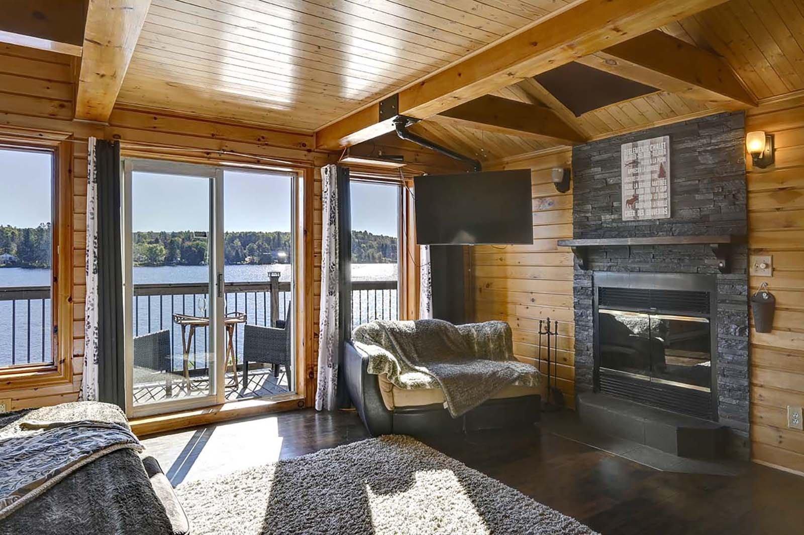 









1826


Ch. du Lac-Chaud

,
La Macaza,




QC
J0T1R0

