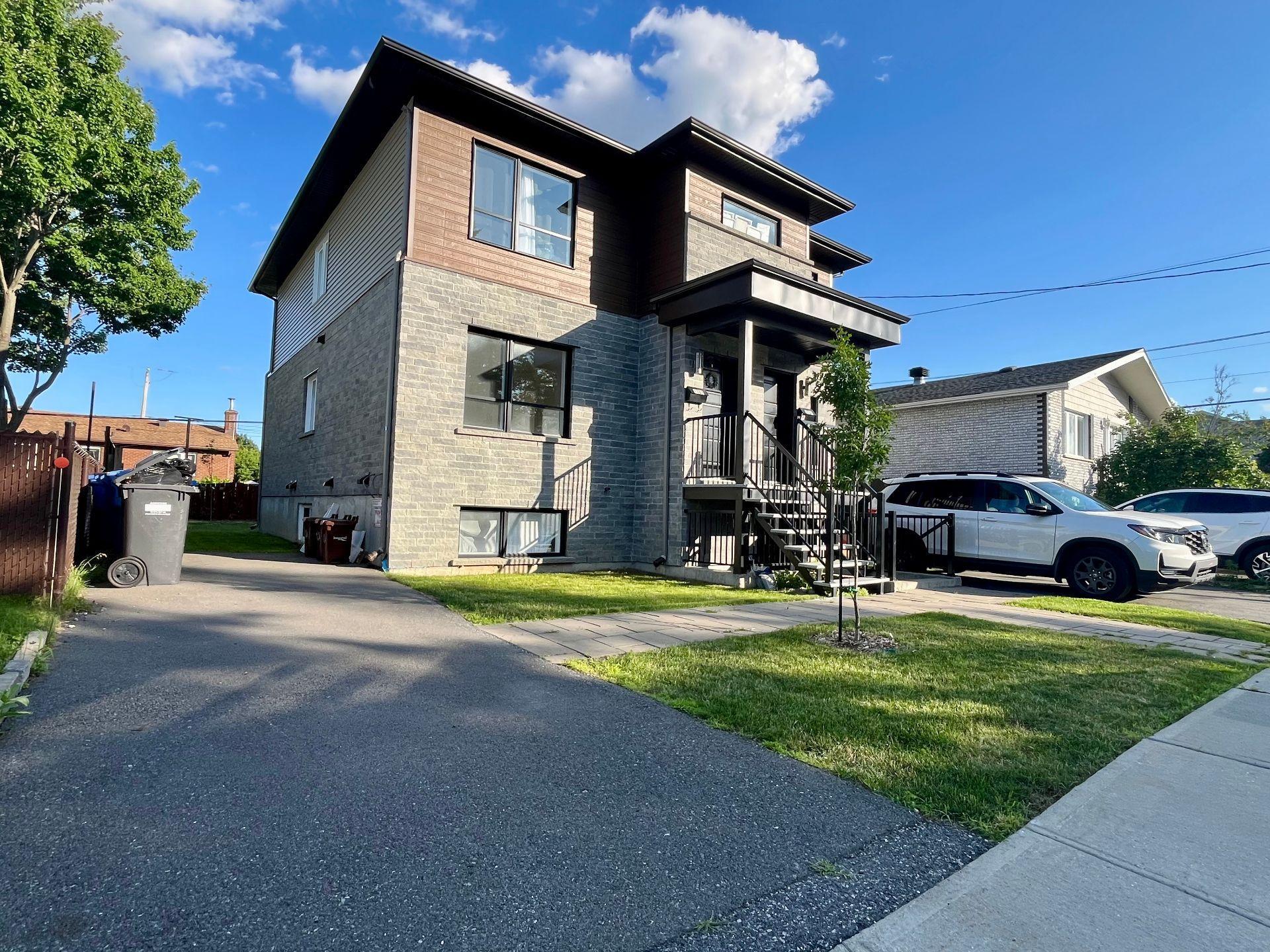









1704


Rue Roosevelt

,
Longueuil (Saint-Hubert),




QC
J4T1K4

