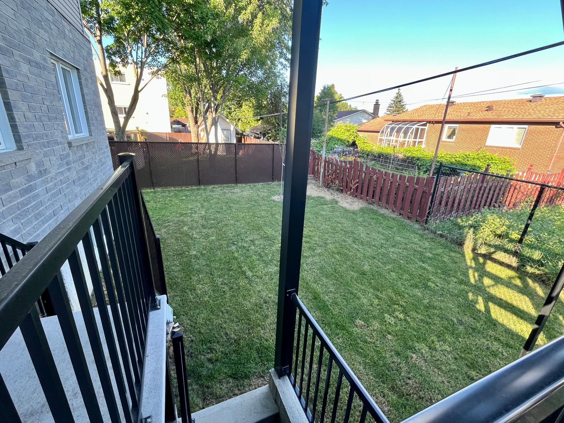 









1704


Rue Roosevelt

,
Longueuil (Saint-Hubert),




QC
J4T1K4

