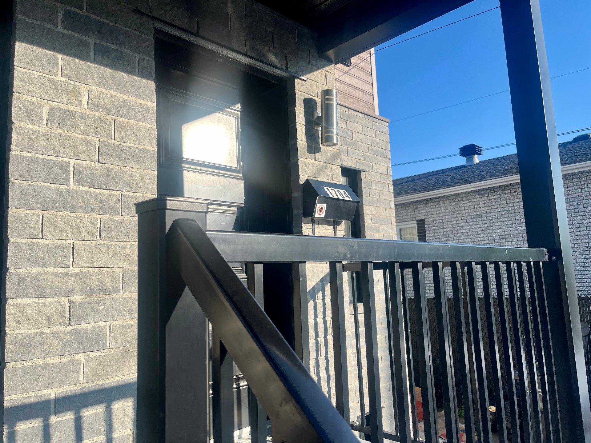 









1704


Rue Roosevelt

,
Longueuil (Saint-Hubert),




QC
J4T1K4

