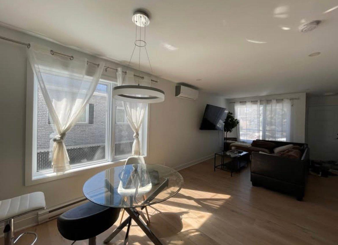 









1704


Rue Roosevelt

,
Longueuil (Saint-Hubert),




QC
J4T1K4

