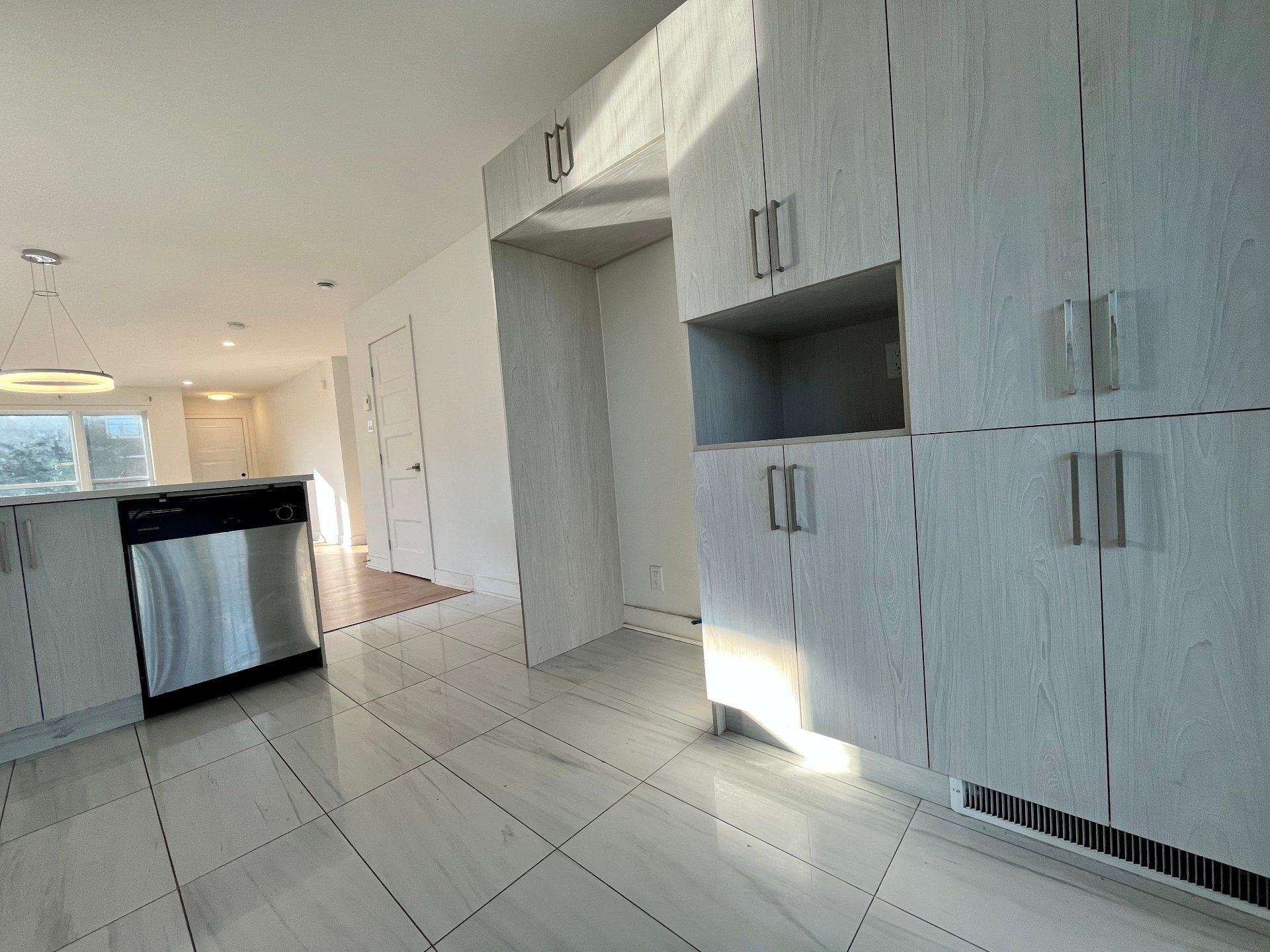 









1704


Rue Roosevelt

,
Longueuil (Saint-Hubert),




QC
J4T1K4

