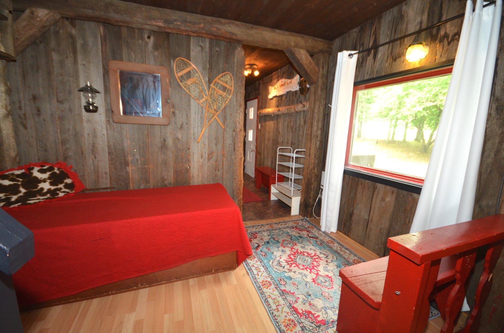 









2563


Ch. du Village

,
Mont-Tremblant,




QC
J8E1E9

