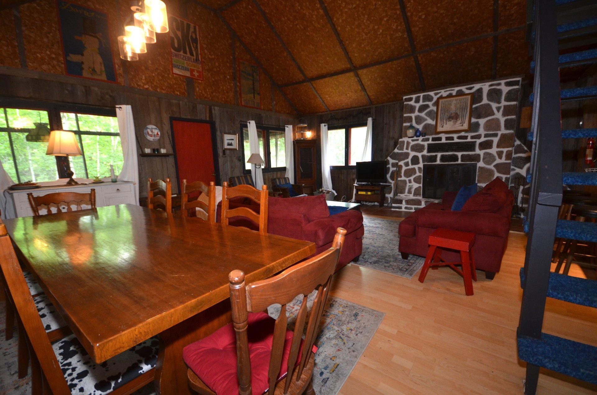 









2563


Ch. du Village

,
Mont-Tremblant,




QC
J8E1E9

