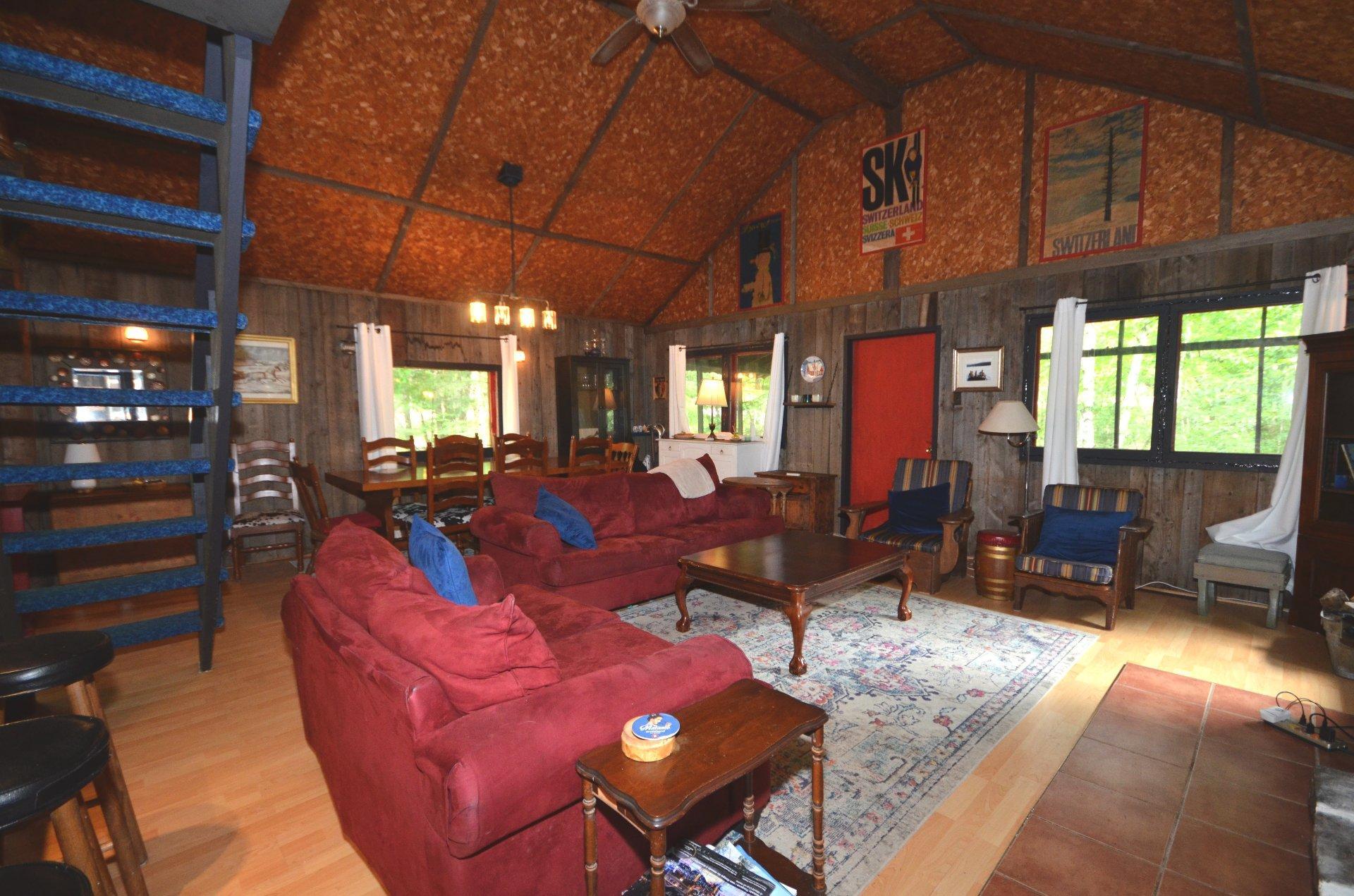 









2563


Ch. du Village

,
Mont-Tremblant,




QC
J8E1E9


