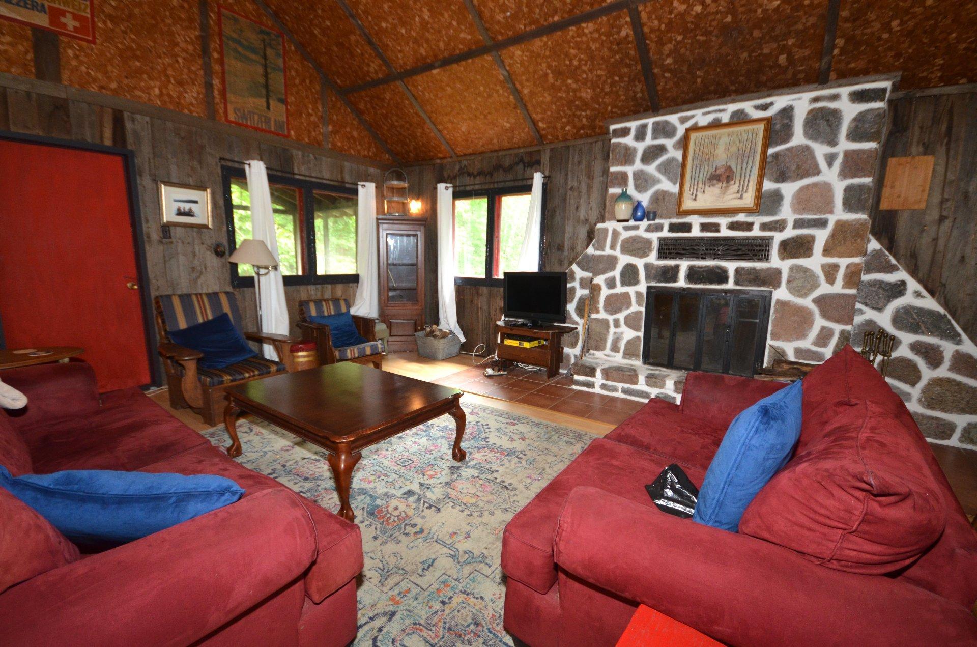 









2563


Ch. du Village

,
Mont-Tremblant,




QC
J8E1E9

