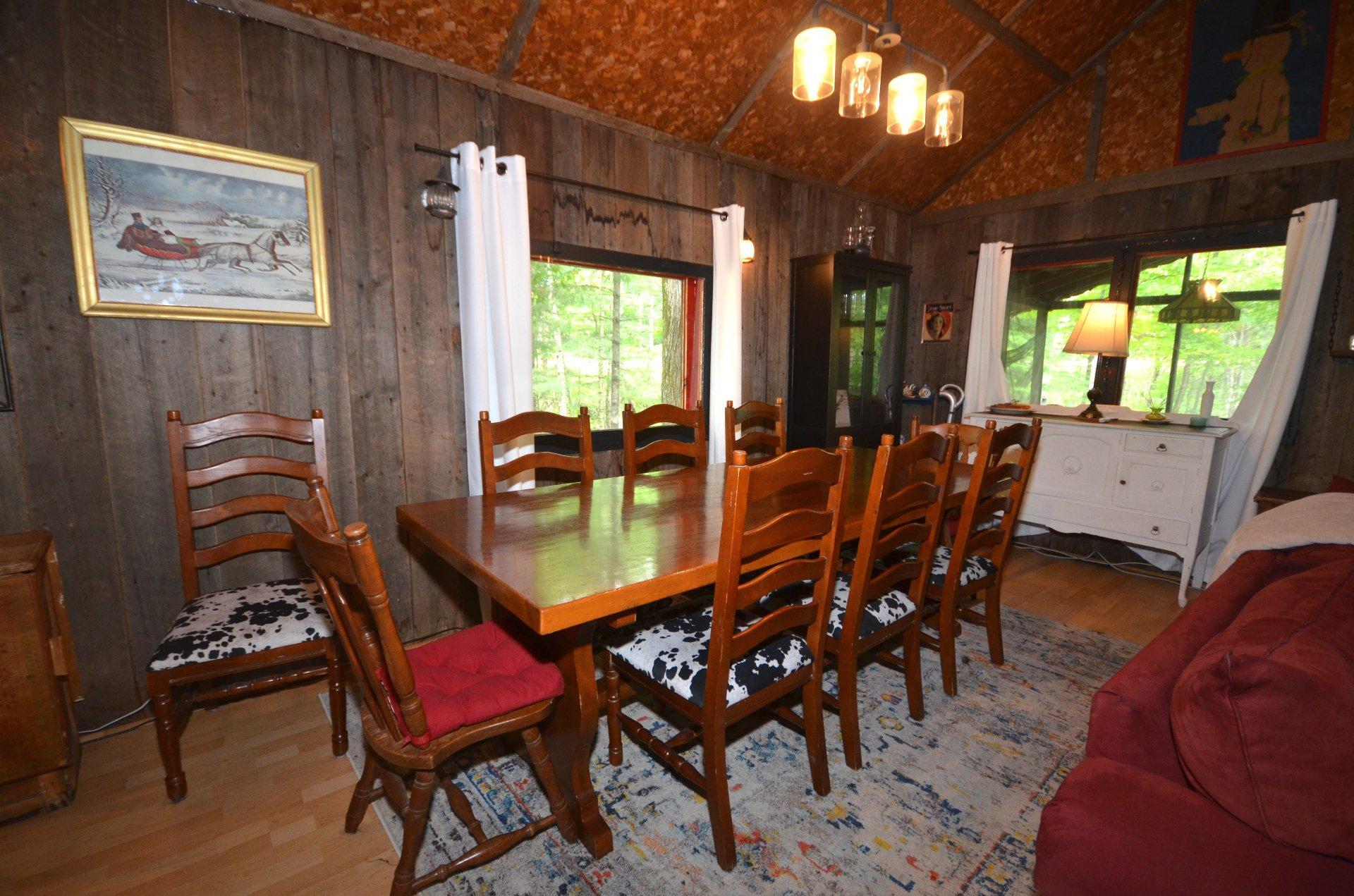 









2563


Ch. du Village

,
Mont-Tremblant,




QC
J8E1E9

