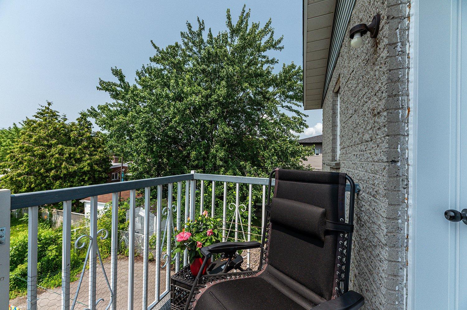 









3388

 - 3394


Grand Boulevard

,
Longueuil (Saint-Hubert),




QC
J4T2L7

