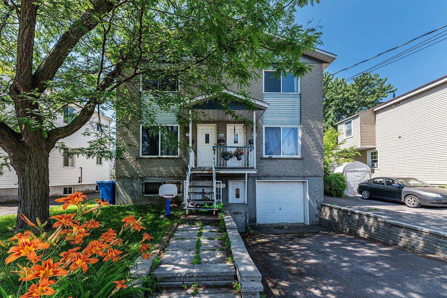 









3388

 - 3394


Grand Boulevard

,
Longueuil (Saint-Hubert),




QC
J4T2L7

