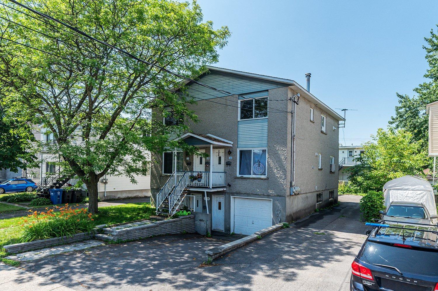 









3388

 - 3394


Grand Boulevard

,
Longueuil (Saint-Hubert),




QC
J4T2L7

