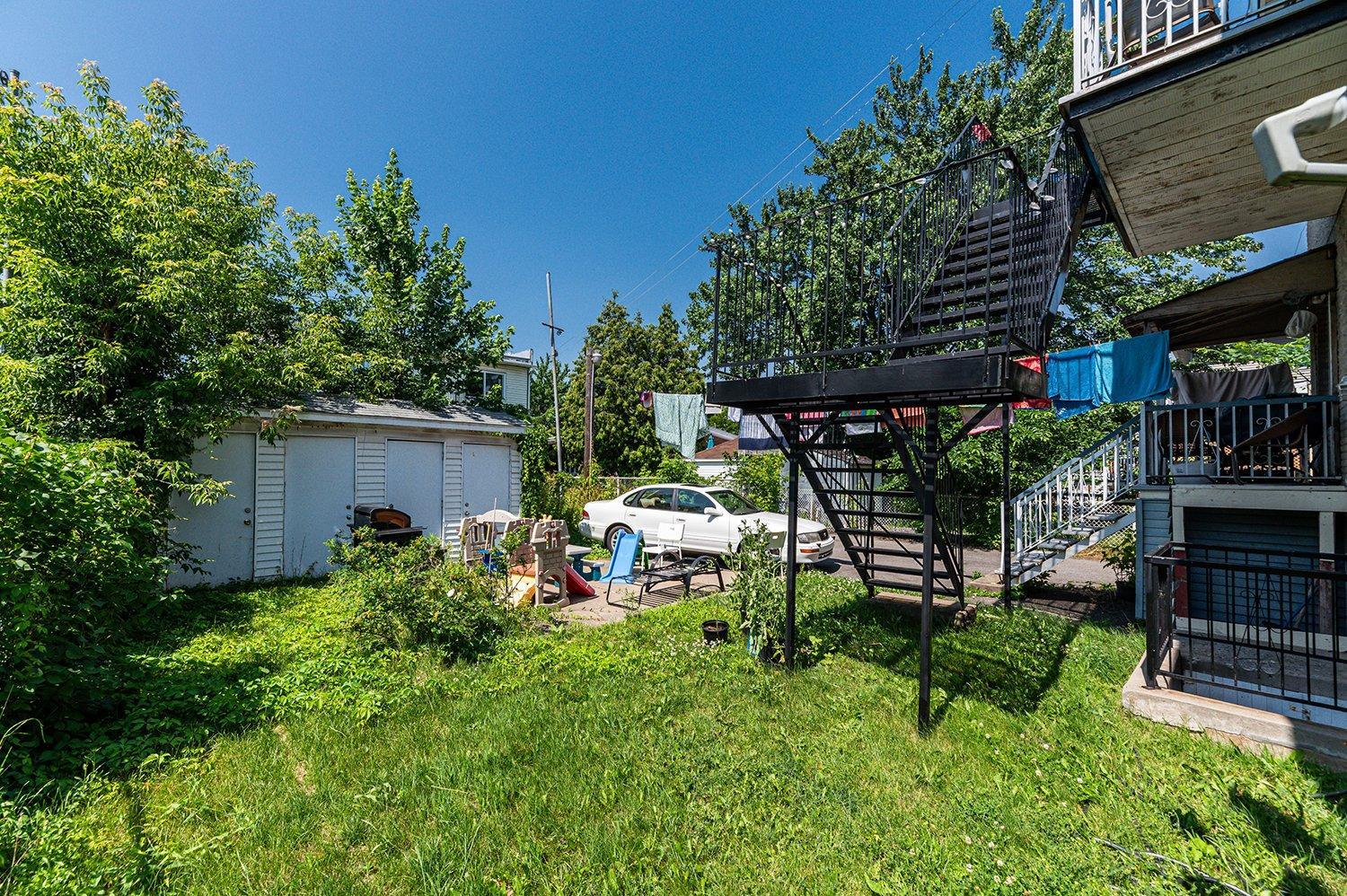 









3388

 - 3394


Grand Boulevard

,
Longueuil (Saint-Hubert),




QC
J4T2L7

